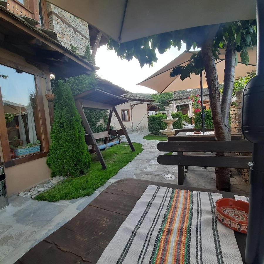 Семеен Хотел Скендерова Къща Leshten Buitenkant foto