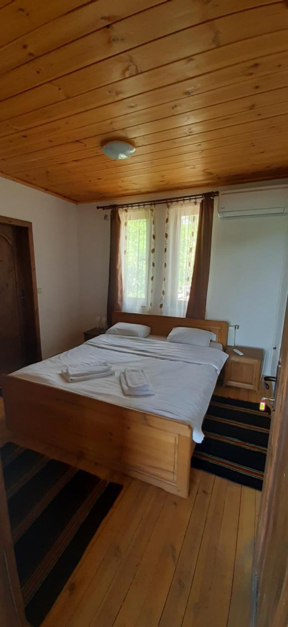 Семеен Хотел Скендерова Къща Leshten Kamer foto