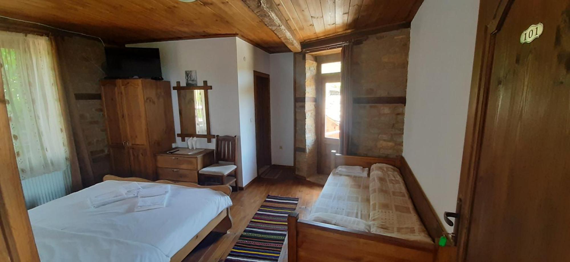 Семеен Хотел Скендерова Къща Leshten Kamer foto