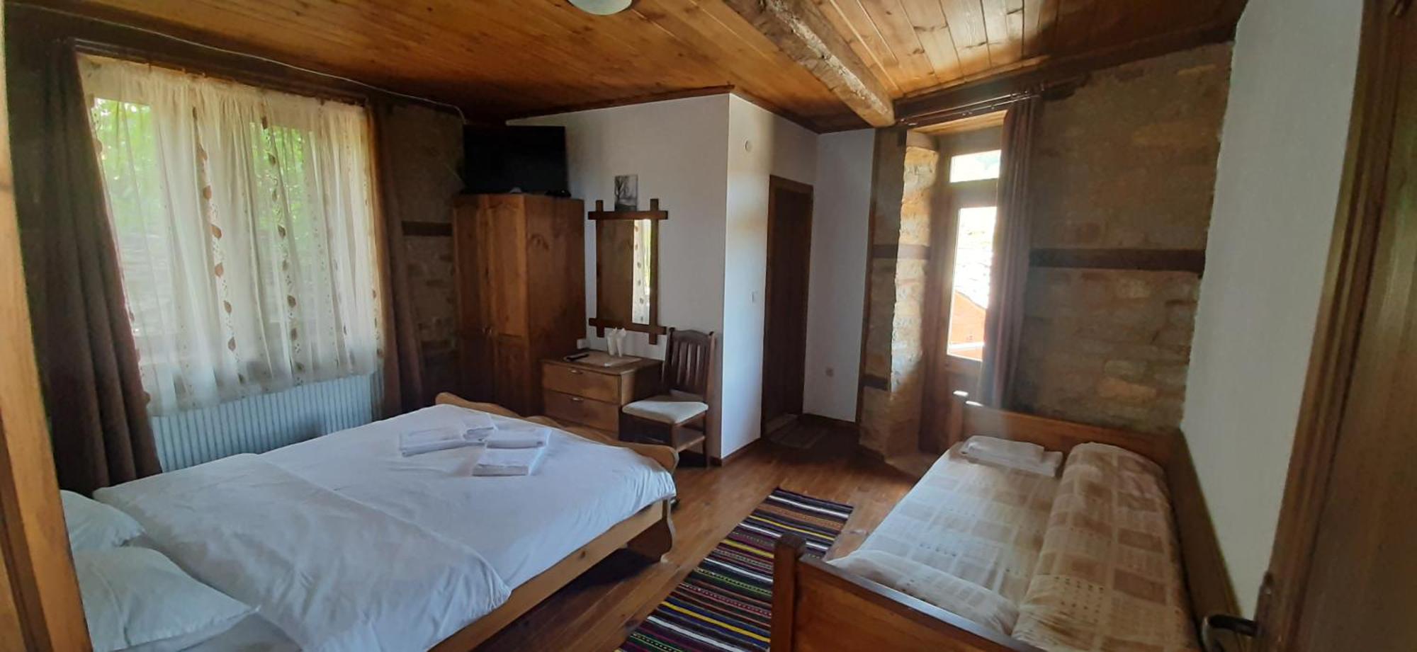 Семеен Хотел Скендерова Къща Leshten Kamer foto