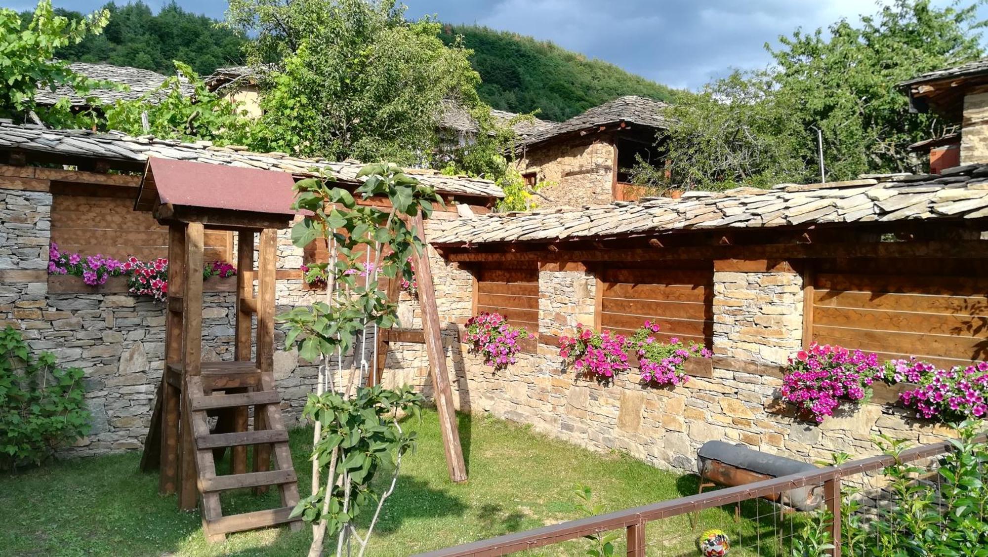 Семеен Хотел Скендерова Къща Leshten Kamer foto