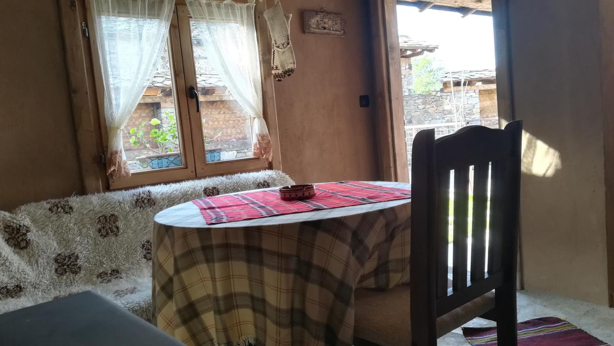 Семеен Хотел Скендерова Къща Leshten Kamer foto