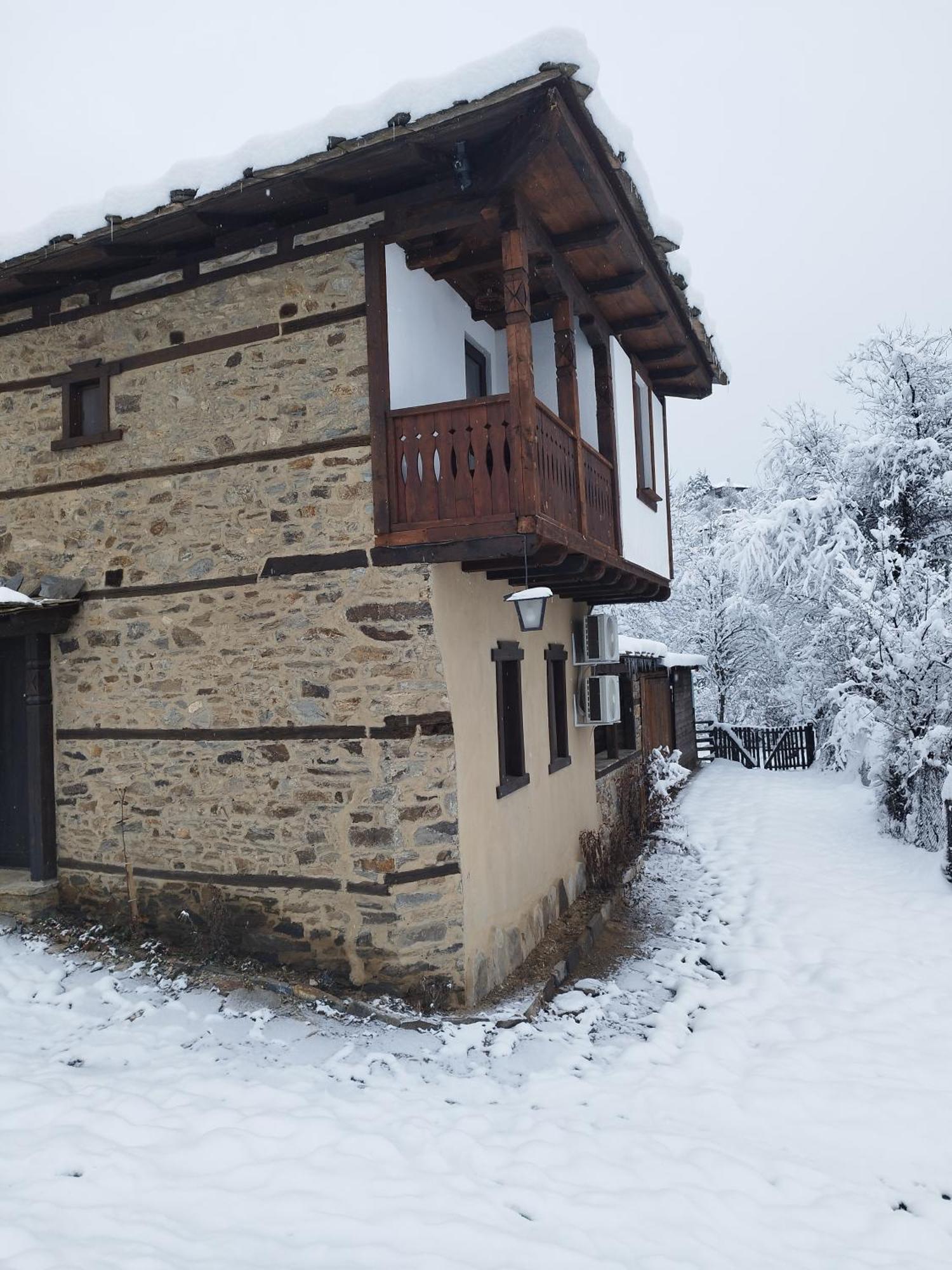 Семеен Хотел Скендерова Къща Leshten Buitenkant foto