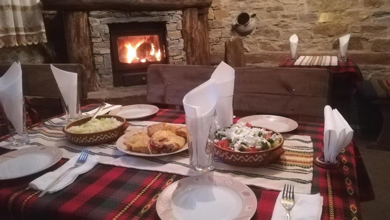 Семеен Хотел Скендерова Къща Leshten Buitenkant foto