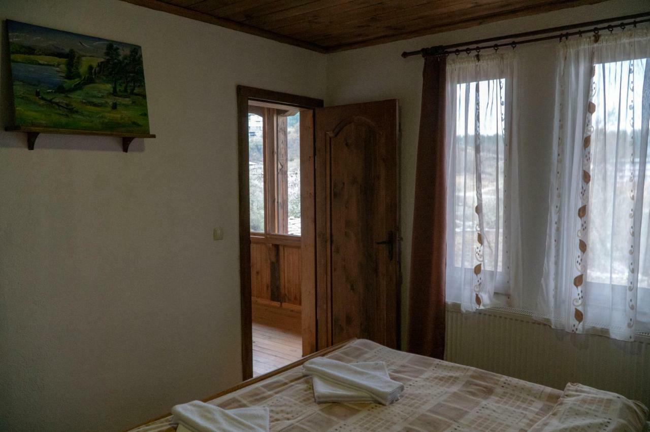 Семеен Хотел Скендерова Къща Leshten Buitenkant foto