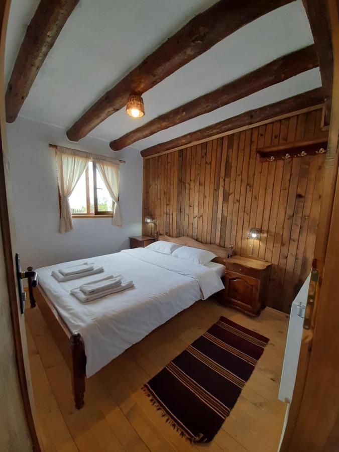 Семеен Хотел Скендерова Къща Leshten Kamer foto